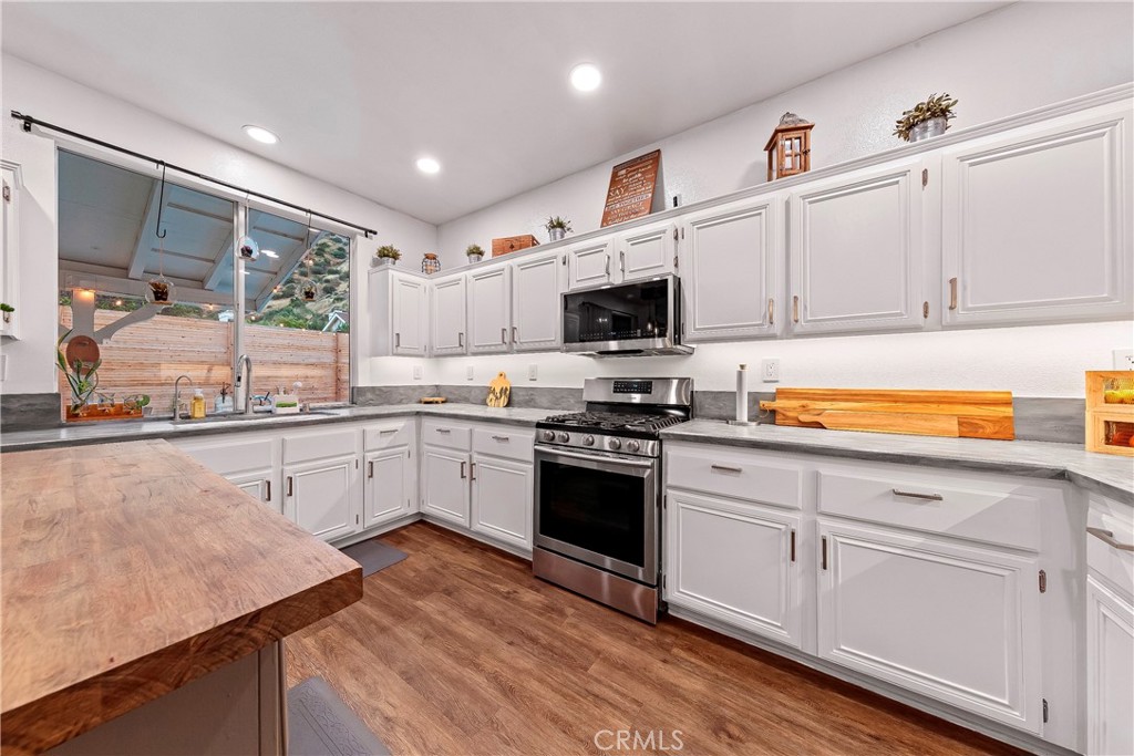 28630 Oak Valley Road Castaic, CA 91384 - Photo 16 of 54 a kitchen with granite countertop white cabinets and white appliances