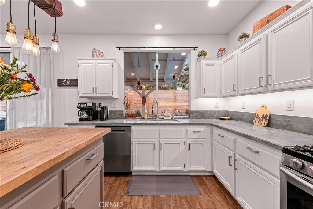 28630 Oak Valley Road Castaic, CA 91384 - Photo 18 of 54 a kitchen with granite countertop white cabinets and white appliances