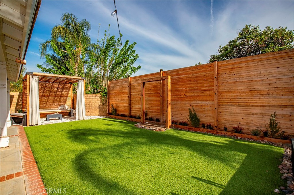 28630 Oak Valley Road Castaic, CA 91384 - Photo 31 of 54 a view of a backyard with plants and large trees