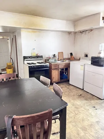 $180,000 | 2103 West 52nd Street, Chicago, IL 60609