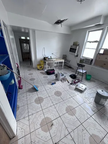 $180,000 | 2103 West 52nd Street, Chicago, IL 60609