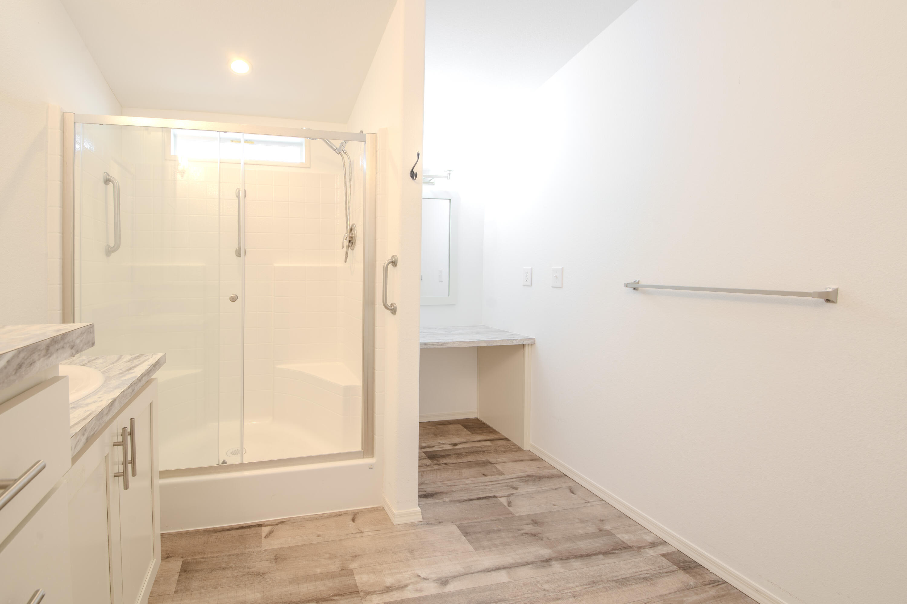 61000 Brosterhous Road, Unit 29 Bend, OR 97702 - Photo 25 of 34 Shower