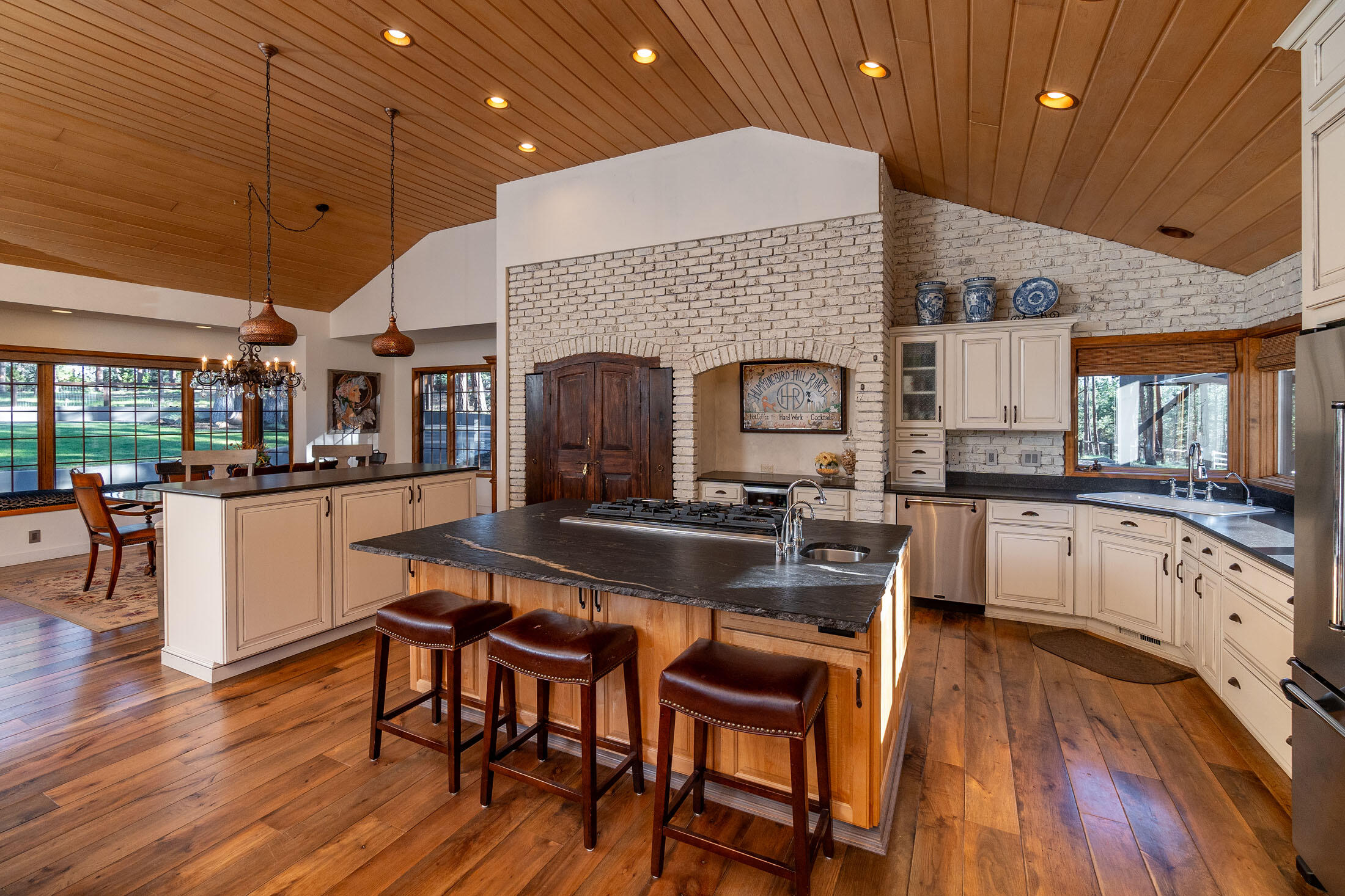 69520 Deer Ridge Road Sisters, OR 97759 - Photo 3 of 7 Kitchen