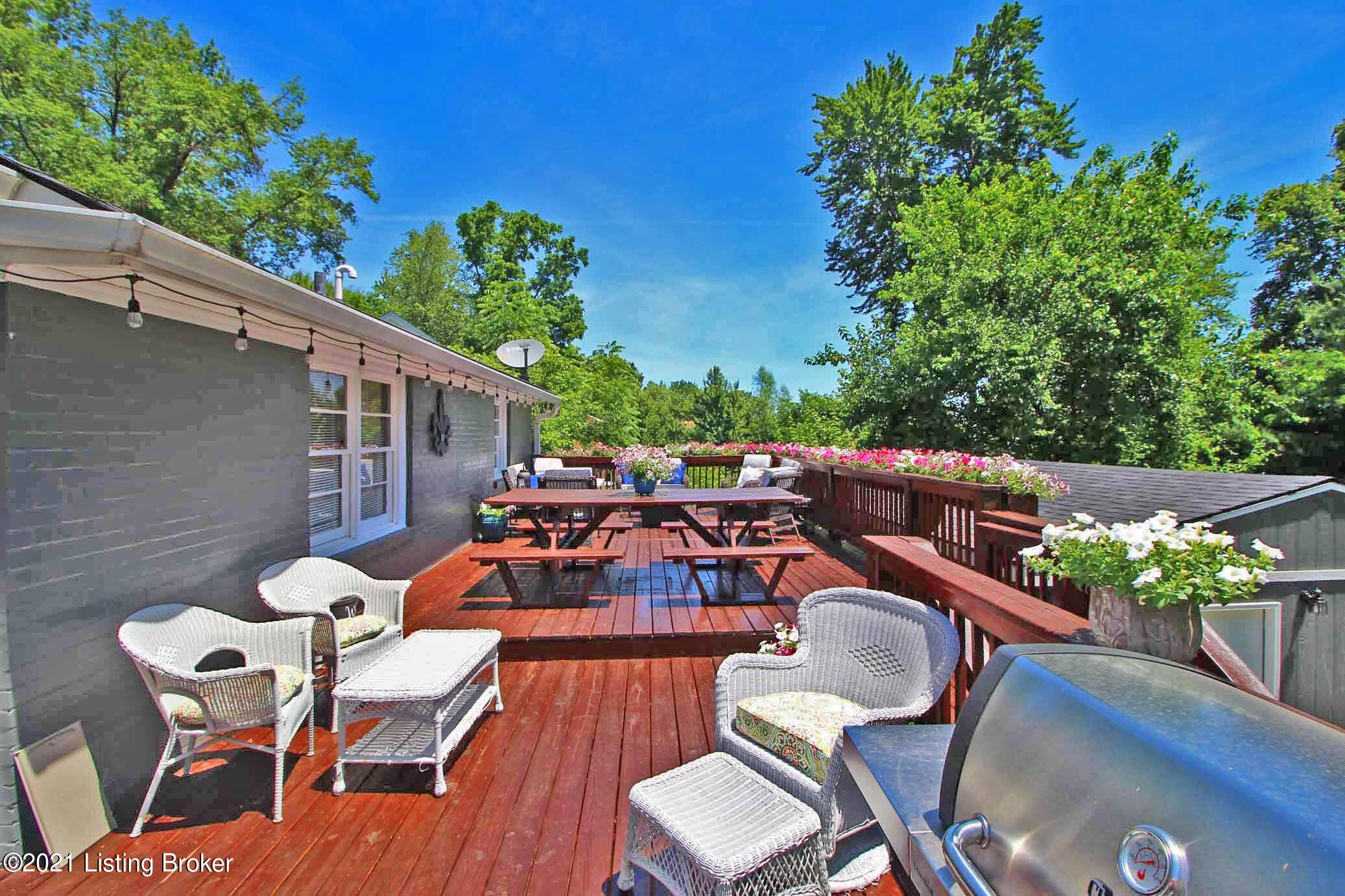 5415 Winding Road Louisville, KY 40214 - Photo 30 of 37 Rear Deck