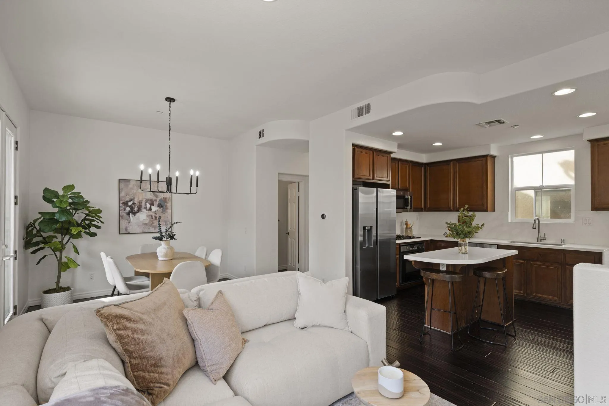 2816 Villas Way San Diego, CA 92108 - Photo 6 of 35