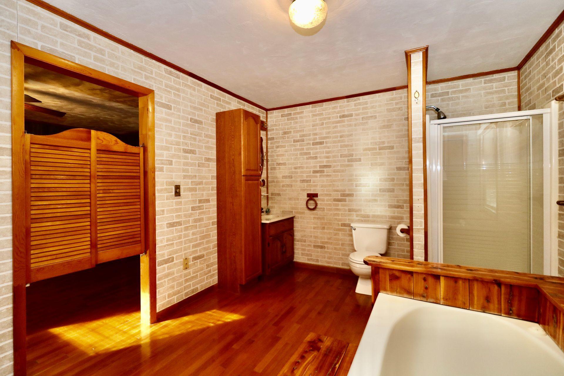 572 Arch Mill Road Buchanan, VA 24066 - Photo 19 of 48 Master Bathroom