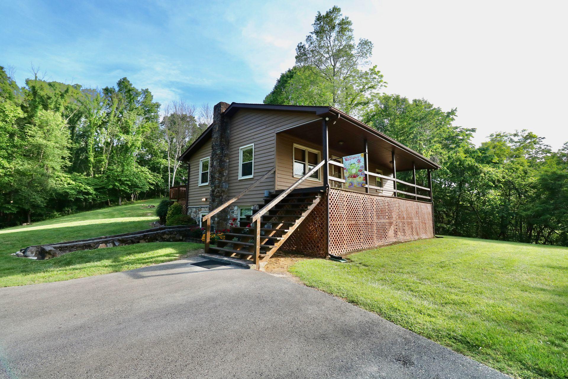 572 Arch Mill Road Buchanan, VA 24066 - Photo 3 of 48 Side View