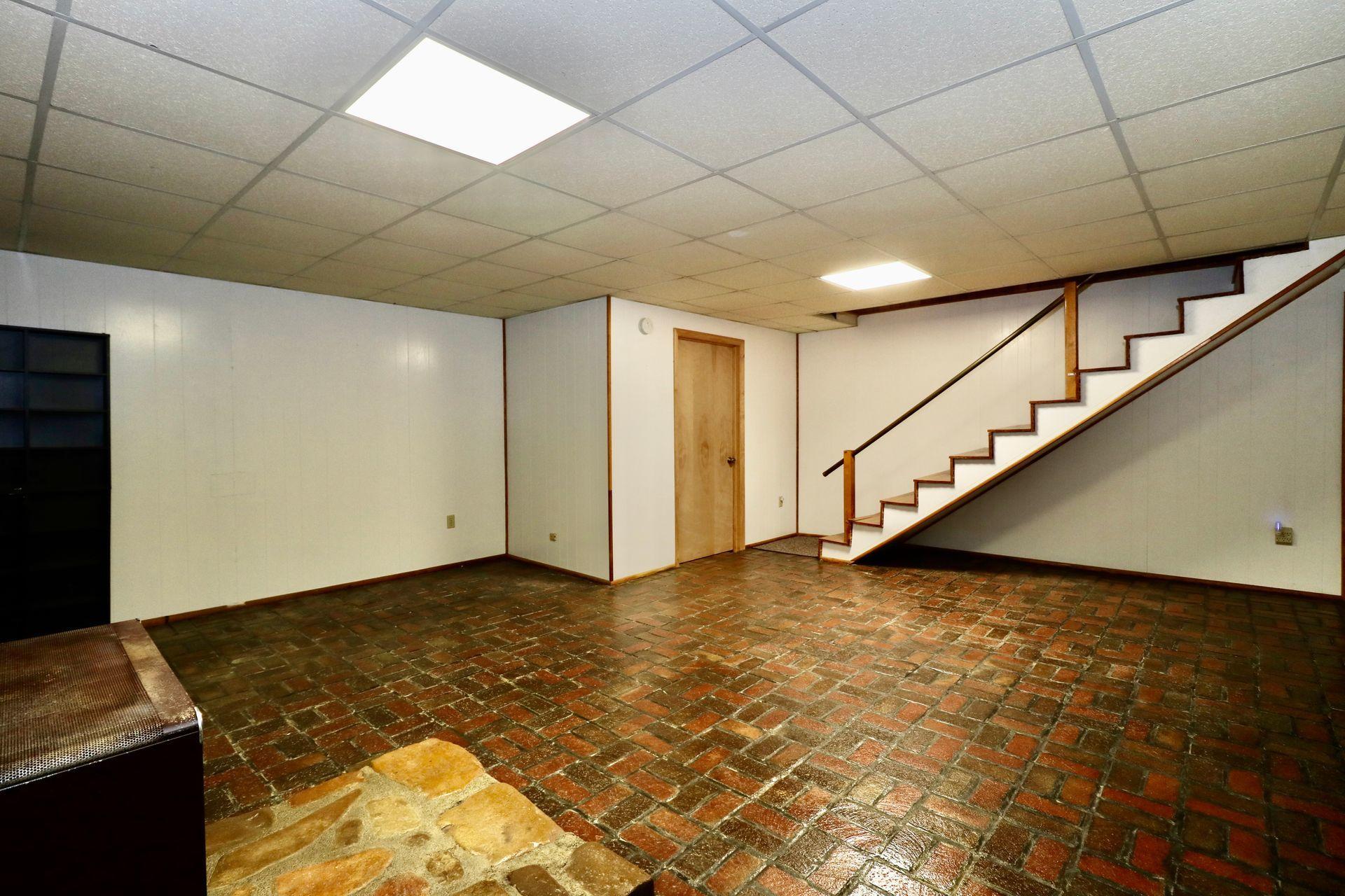 572 Arch Mill Road Buchanan, VA 24066 - Photo 25 of 48 Stairs