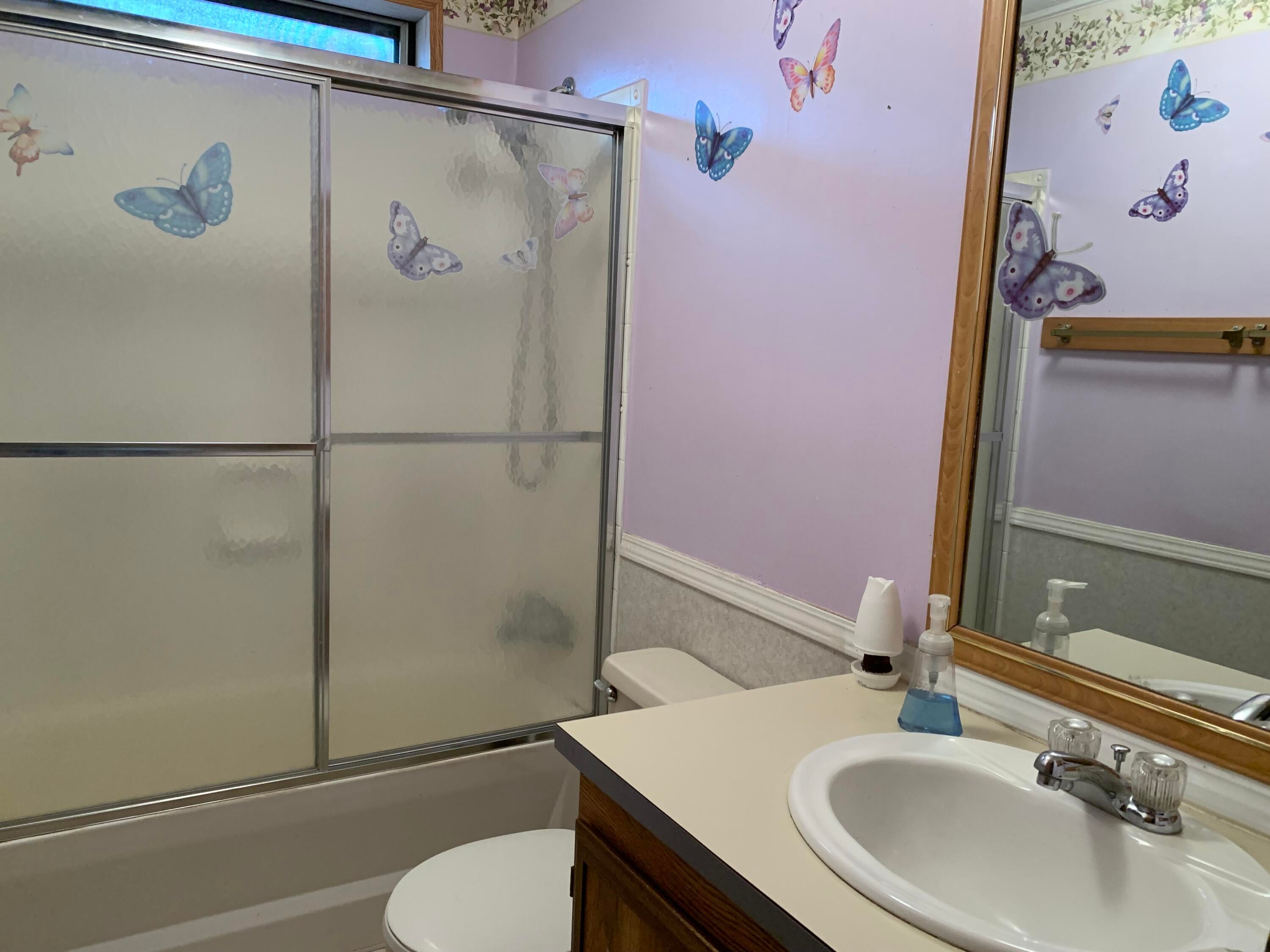 60105 Navajo Road Bend, OR 97702 - Photo 9 of 28 2nd bathroom with a window above the shower