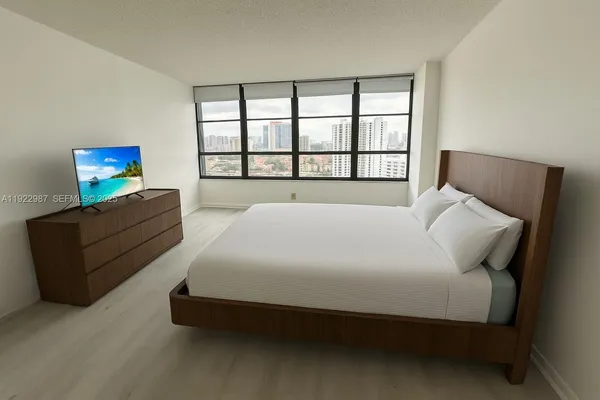 $2,150 | 600 Three Islands Boulevard, Unit 1520, Hallandale Beach, FL 33009