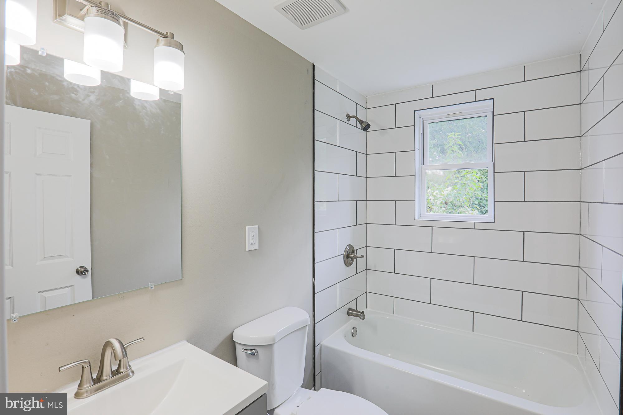 2841 Round Road Baltimore, MD 21225 - Photo 26 of 31 Bathroom
