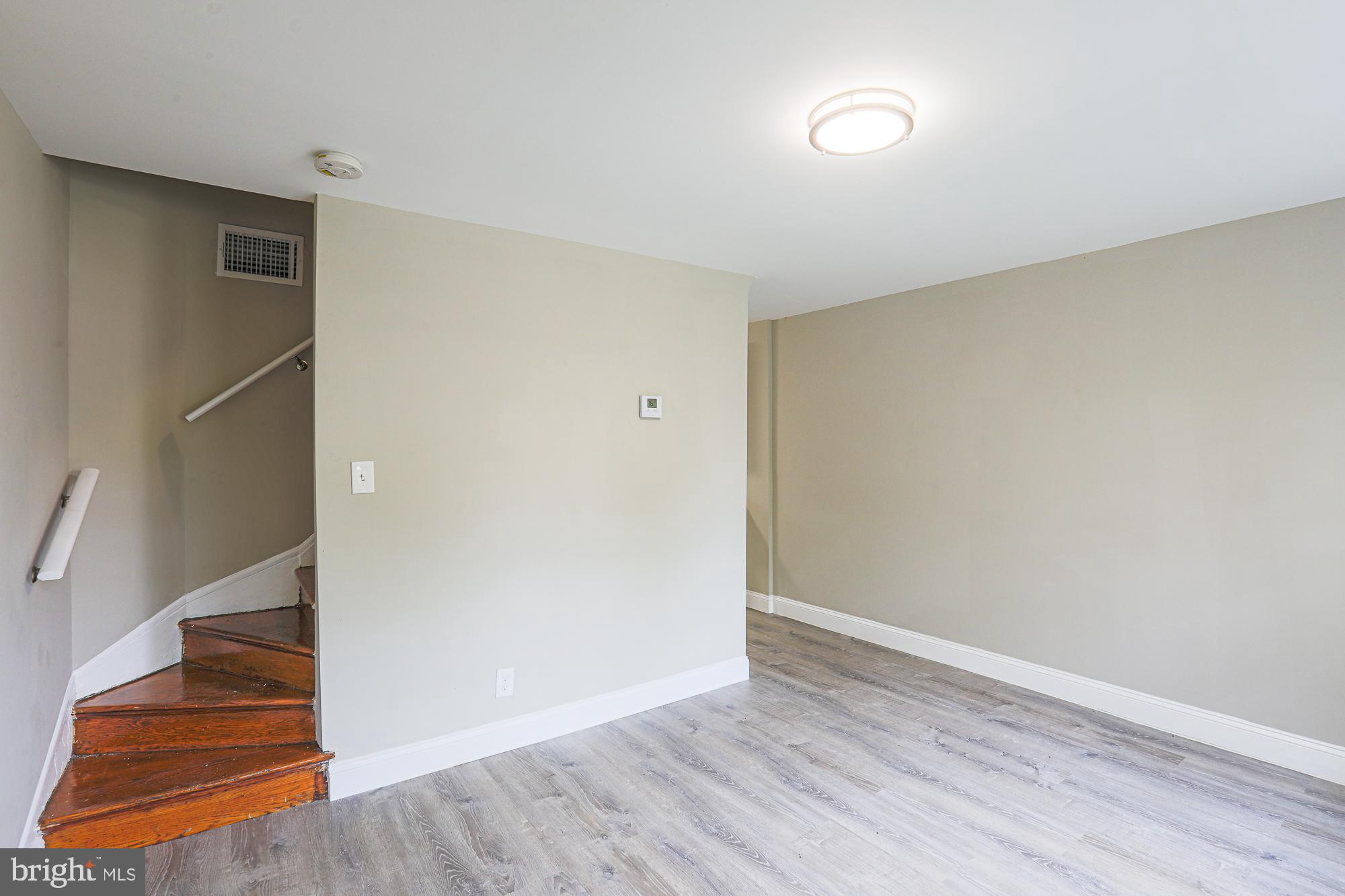 2841 Round Road Baltimore, MD 21225 - Photo 10 of 31 Living room