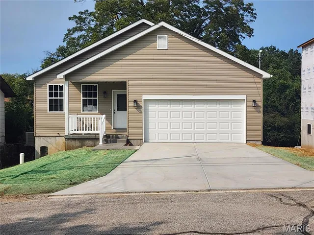 $325,500 | 10111 Niblic Drive, Overland, MO 63114