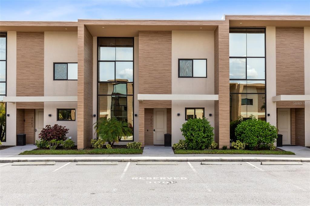3061 Rockefeller Way Kissimmee, FL 34747 - Photo 37 of 38 front view of a brick house
