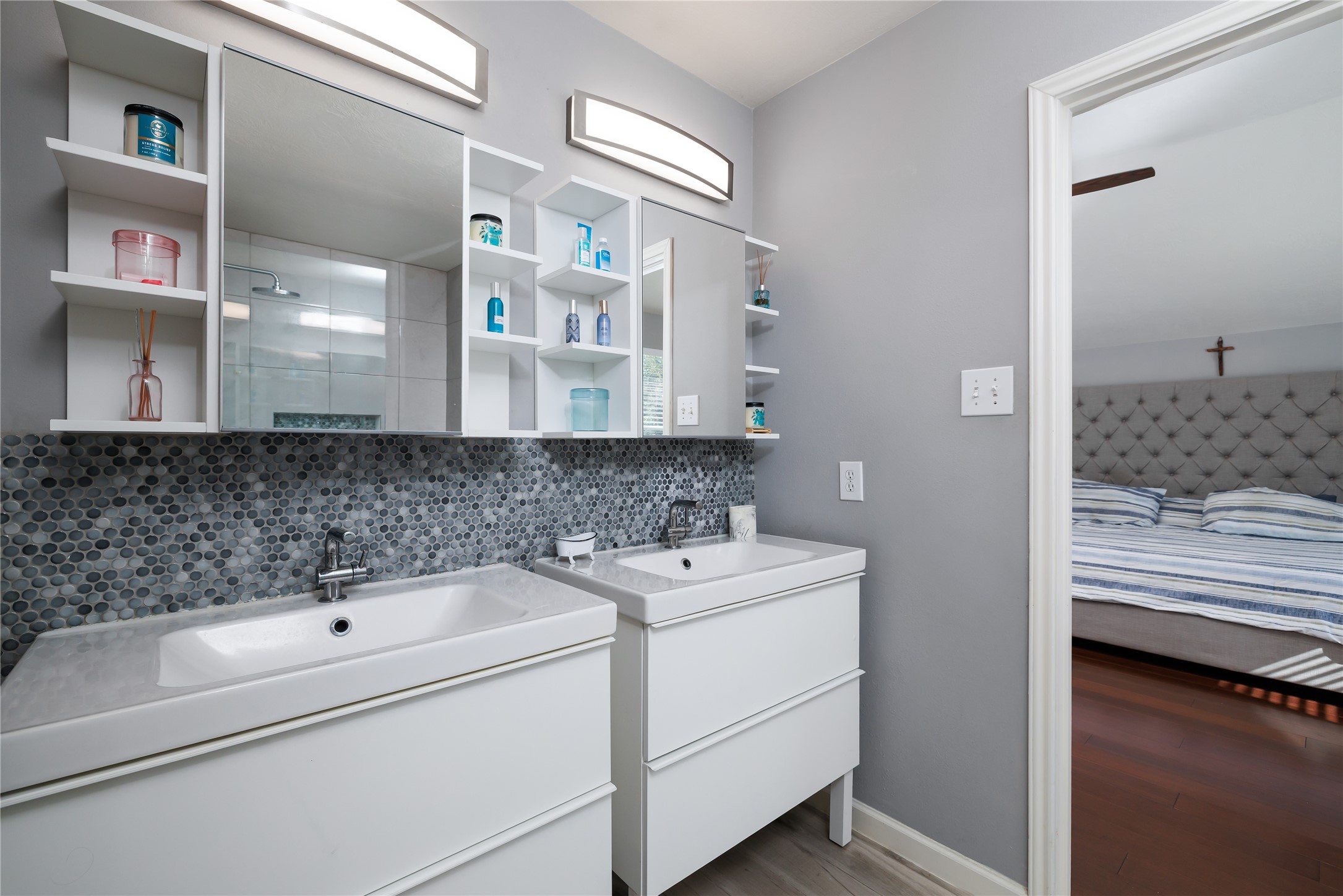 143 South Vesper Bend Circle Spring, TX 77382 - Photo 20 of 31 a bathroom with a sink and a mirror