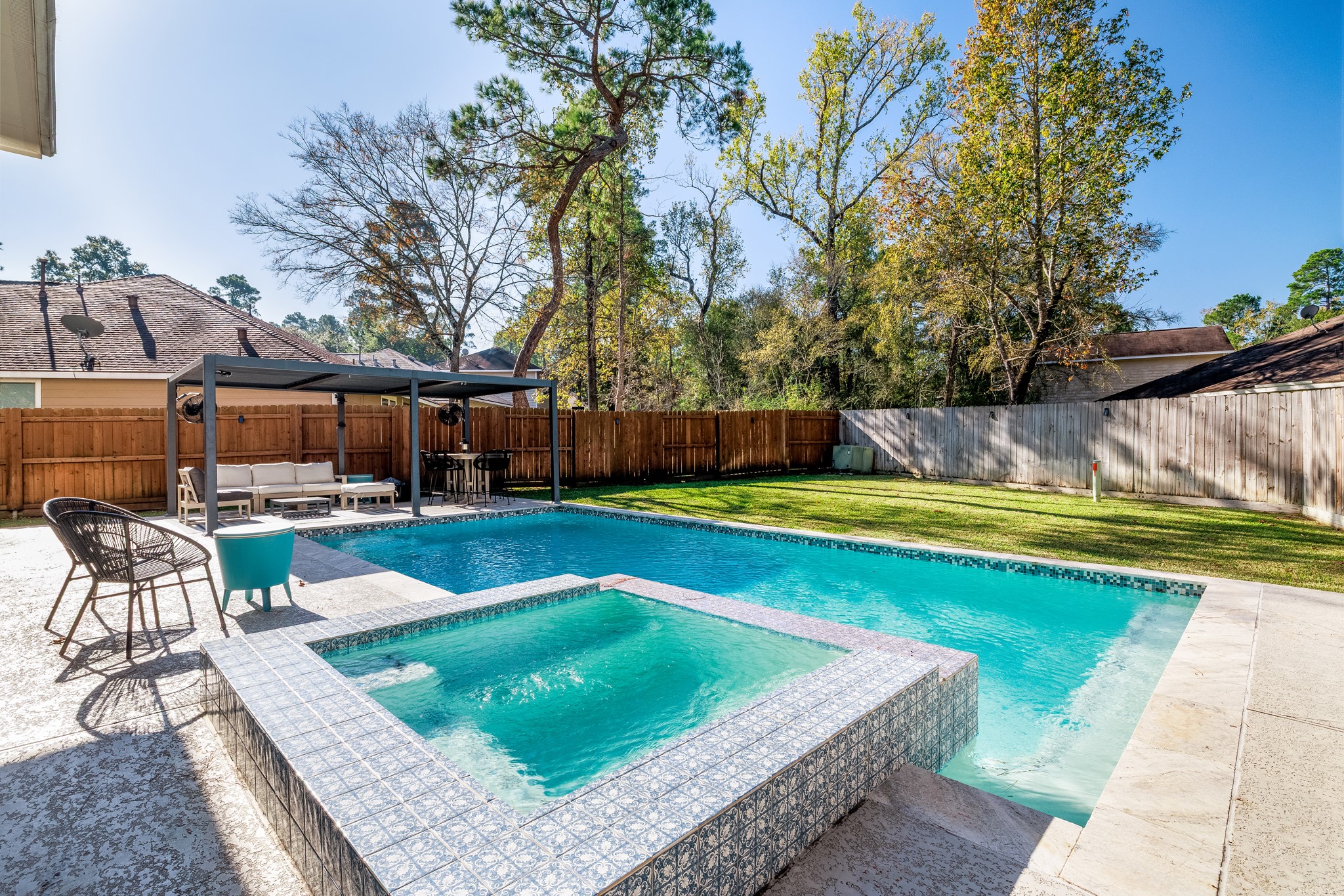143 South Vesper Bend Circle Spring, TX 77382 - Photo 30 of 31 a view of a backyard with swimming pool