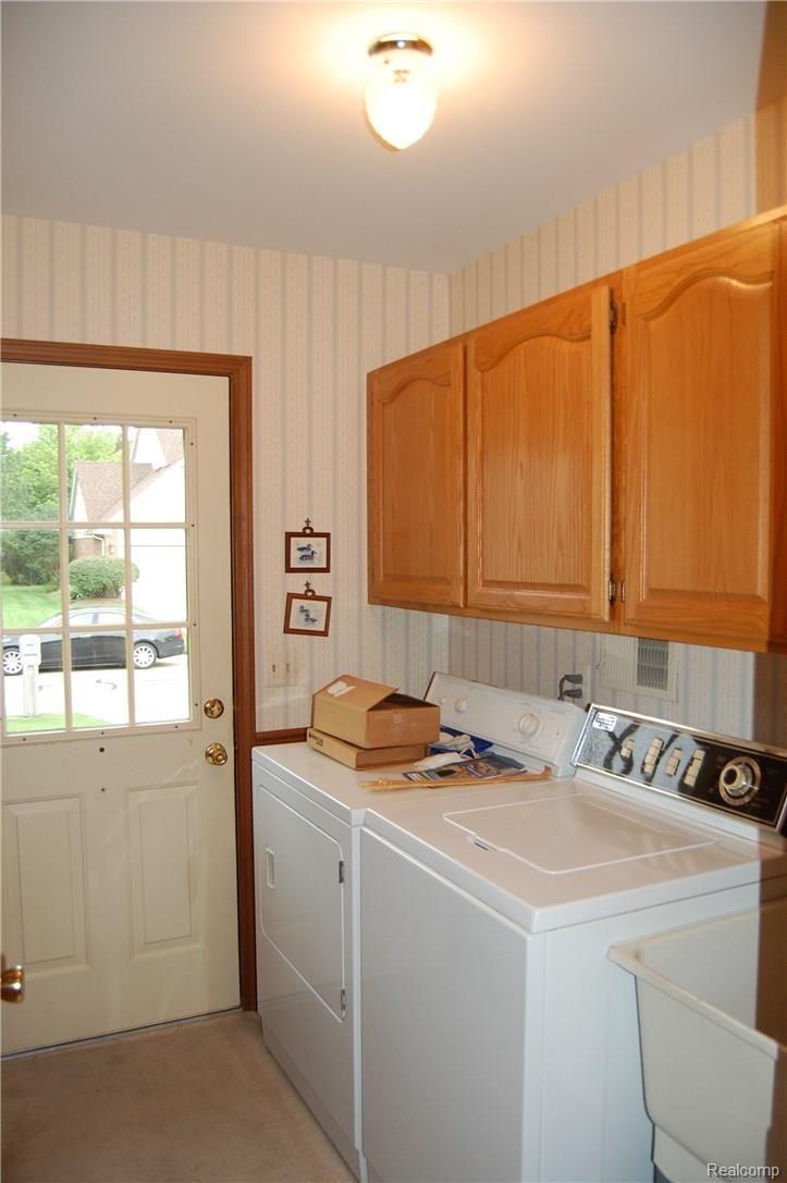 2769 Broadmoor Court Rochester, MI 48309 - Photo 21 of 25 LAUNDRY.jpg