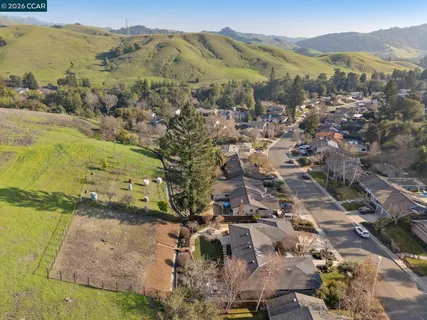 $1,925,000 | 1211 Larch Avenue, Moraga, CA 94556