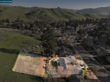 $1,925,000 | 1211 Larch Avenue, Moraga, CA 94556