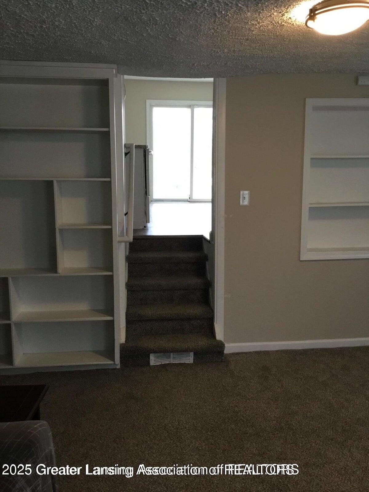 4615 Hughes Road Lansing, MI 48910 - Photo 6 of 21 20250327192517493183000000-o
