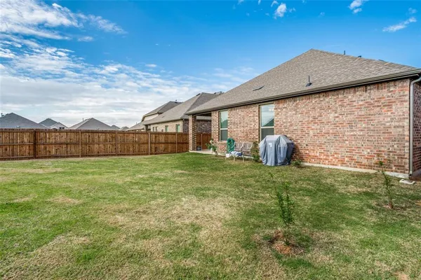 $2,550 | 3208 Brady Starr Drive, Aubrey, TX 76227