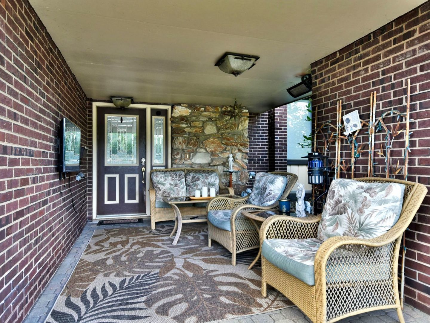 288 North Haddon Place Addison, IL 60101 - Photo 4 of 68 a living room with furniture and a floor to ceiling window