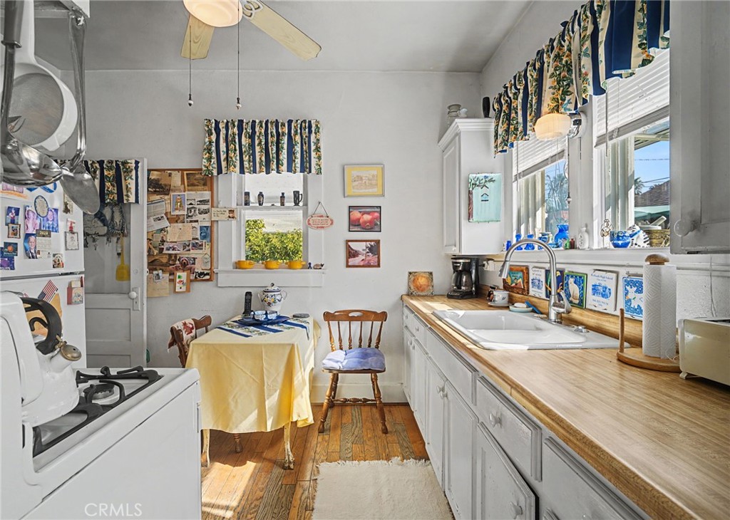 509 South 4th Street Redlands, CA 92373 - Photo 8 of 33 Oh so charming kitchen