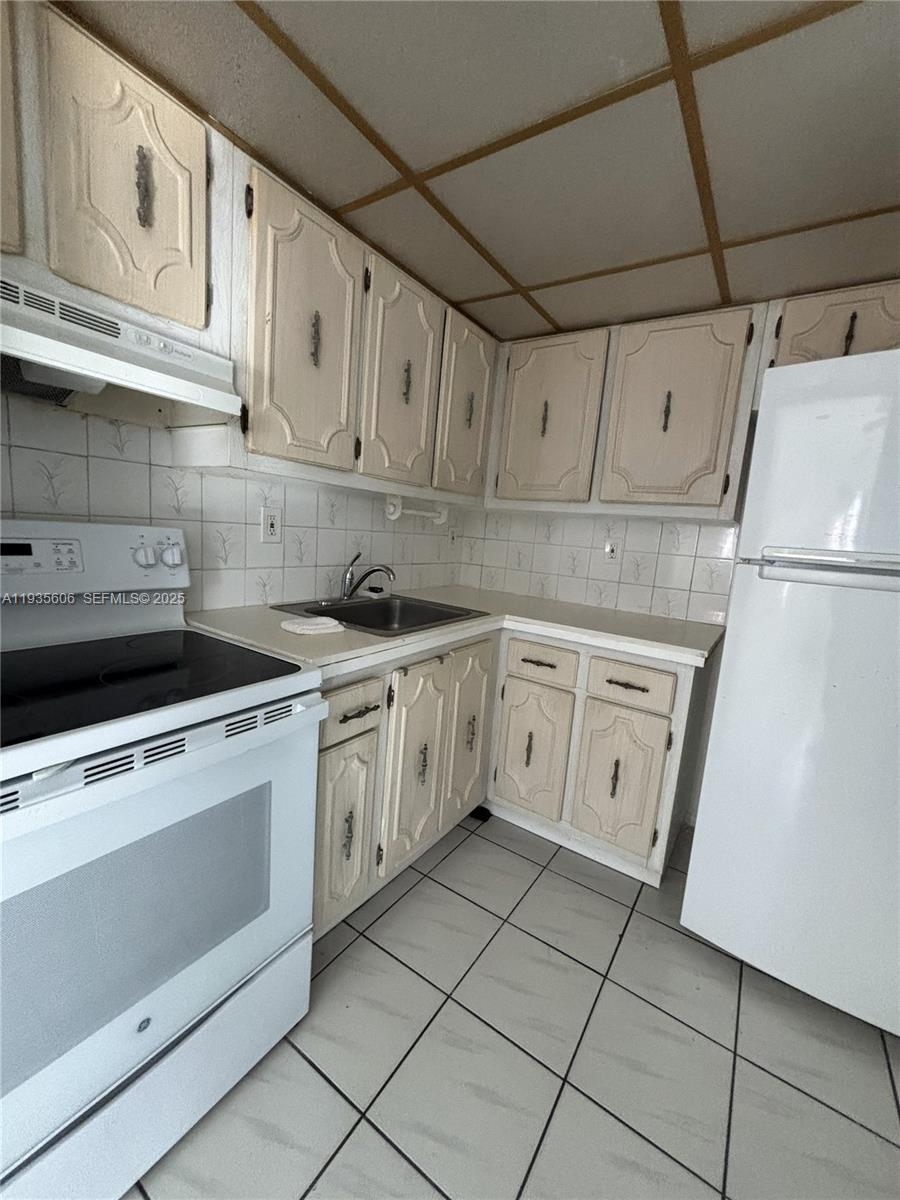 8425 Harding Avenue, Unit 6 Miami Beach, FL 33141 - Photo 3 of 13