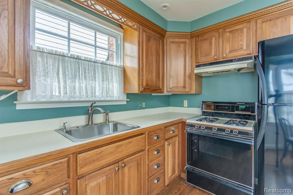 268 McMillan Road Grosse Pointe Farms, MI 48236 - Photo 9 of 25