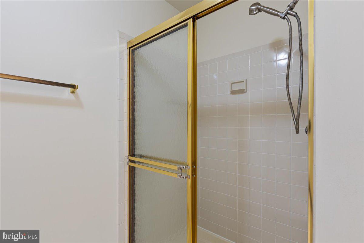 3799 Inverness Road Fairfax, VA 22033 - Photo 20 of 44 Primary bathroom, dual sinks, soaking tub, shower