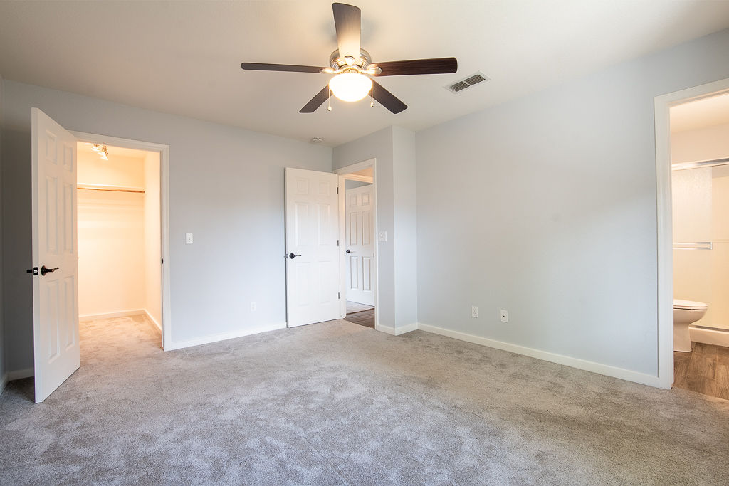 3690 North Kenneth Road Kingman, AZ 86409 - Photo 11 of 44 Primary Bedroom