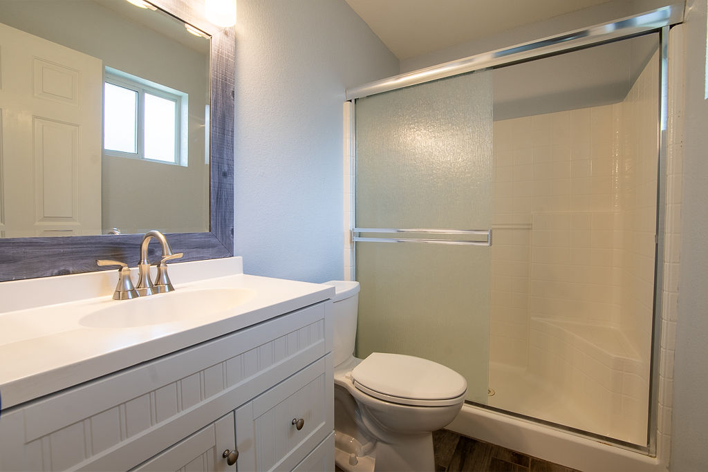 3690 North Kenneth Road Kingman, AZ 86409 - Photo 13 of 44 Primary Bathroom
