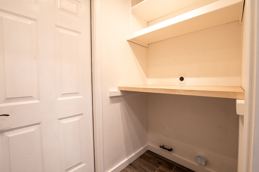 3690 North Kenneth Road Kingman, AZ 86409 - Photo 19 of 44 Indoor Laundry Room
