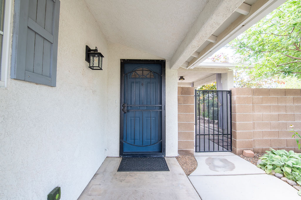 3690 North Kenneth Road Kingman, AZ 86409 - Photo 2 of 44 Come On In