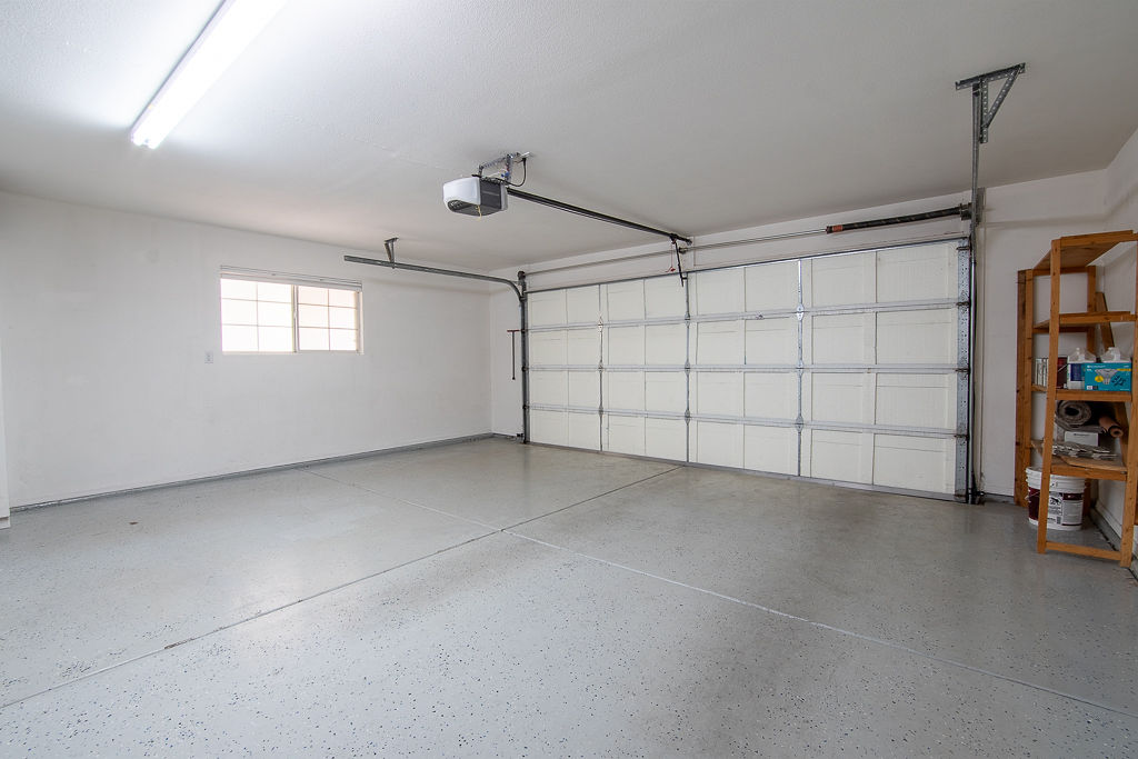 3690 North Kenneth Road Kingman, AZ 86409 - Photo 21 of 44 Garage