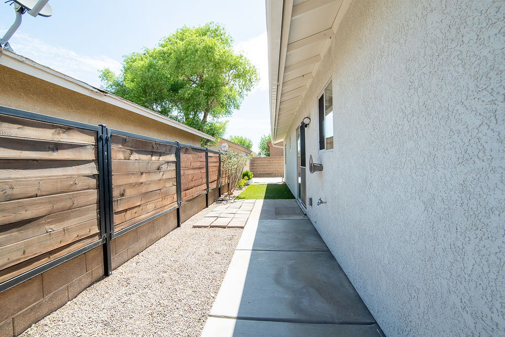 3690 North Kenneth Road Kingman, AZ 86409 - Photo 30 of 44 Custom Fencing