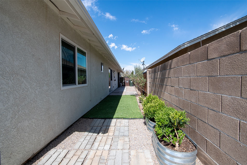 3690 North Kenneth Road Kingman, AZ 86409 - Photo 31 of 44 Block Wall Fencing