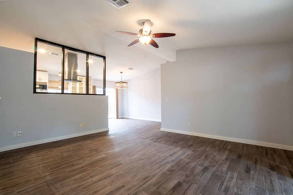 3690 North Kenneth Road Kingman, AZ 86409 - Photo 4 of 44 Living Room