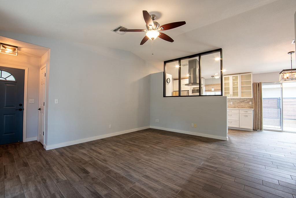 3690 North Kenneth Road Kingman, AZ 86409 - Photo 5 of 44 Living Room