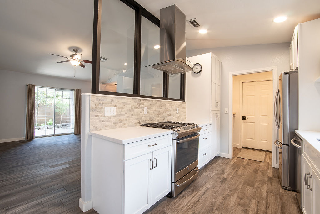 3690 North Kenneth Road Kingman, AZ 86409 - Photo 8 of 44 Kitchen