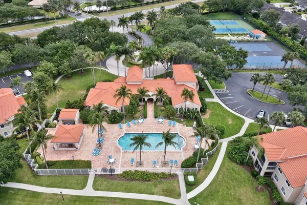 $209,900 | 1590 South 42ND Circle, Unit 207, Vero Beach, FL 32967