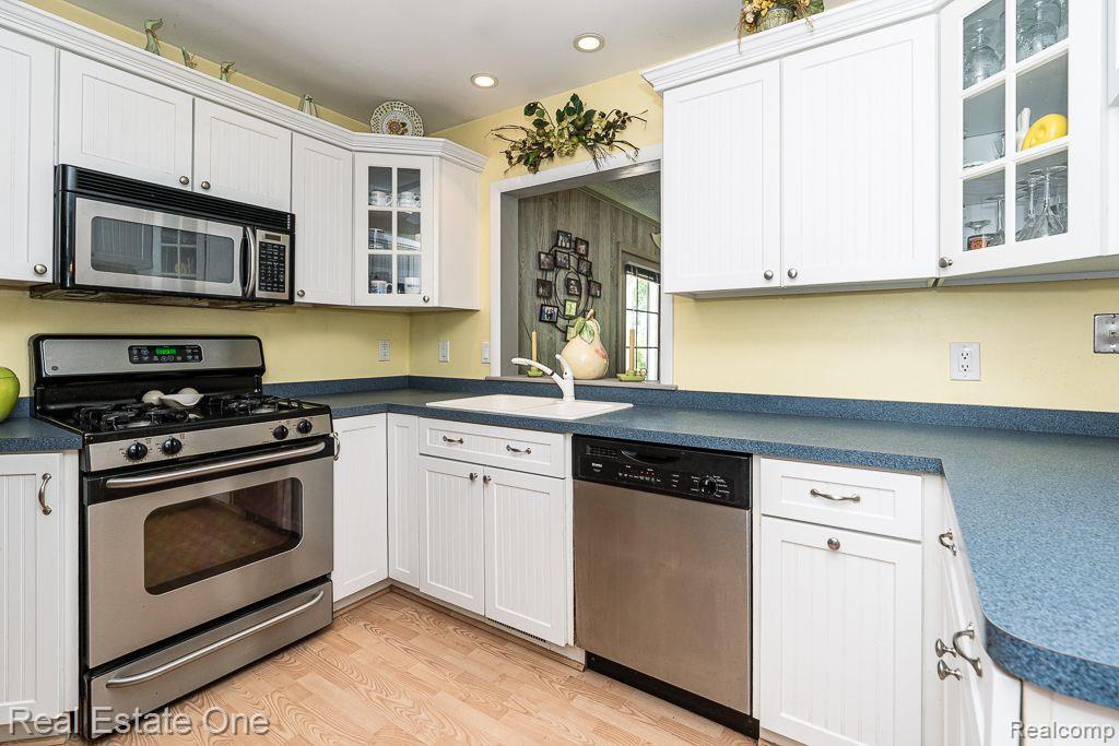 3958 Hedgerow Lane Rochester, MI 48306 - Photo 14 of 47