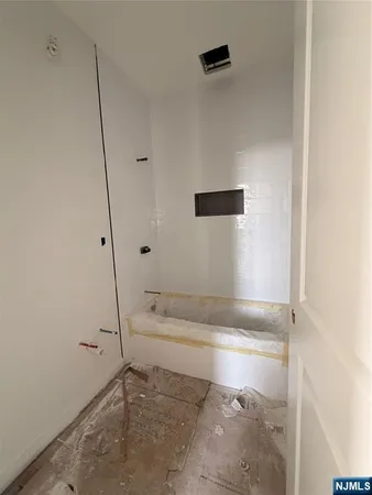 $1,850 | 207 Valley Road, Unit 3, Clifton, NJ 07013