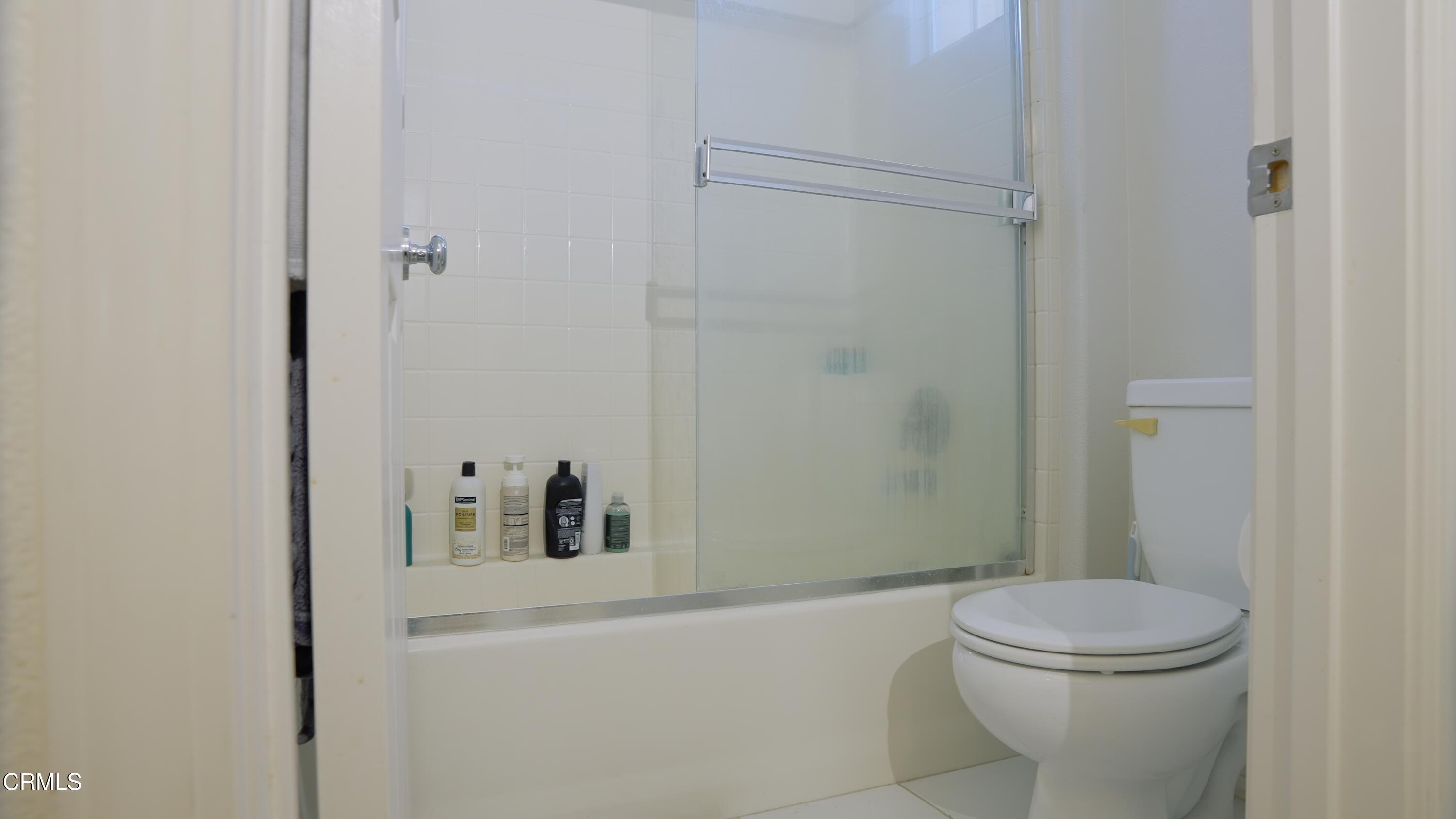 1947 Ribera Drive Oxnard, CA 93030 - Photo 19 of 24 Upstairs Bathroom 2