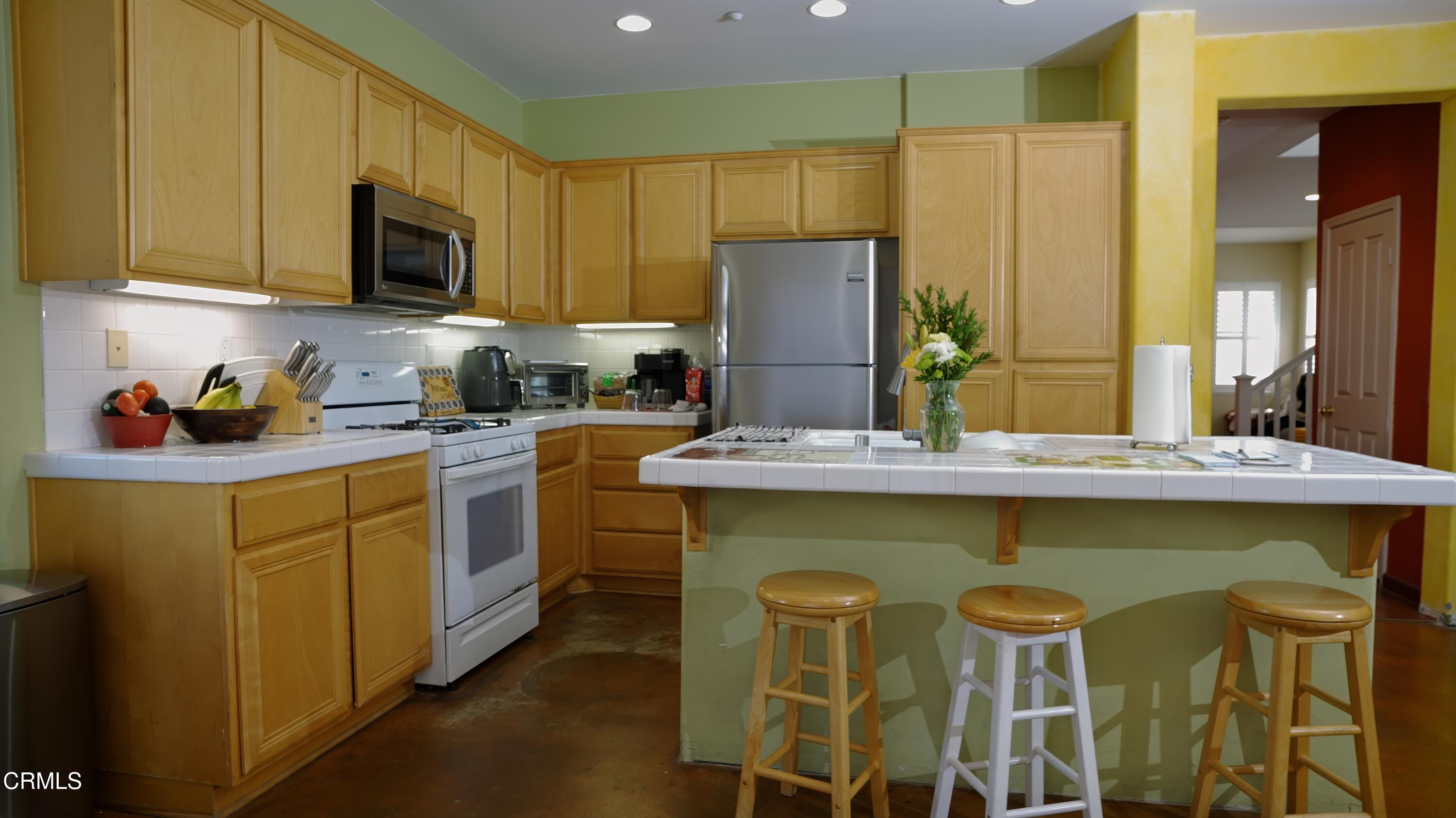 1947 Ribera Drive Oxnard, CA 93030 - Photo 4 of 24 Kitchen 3