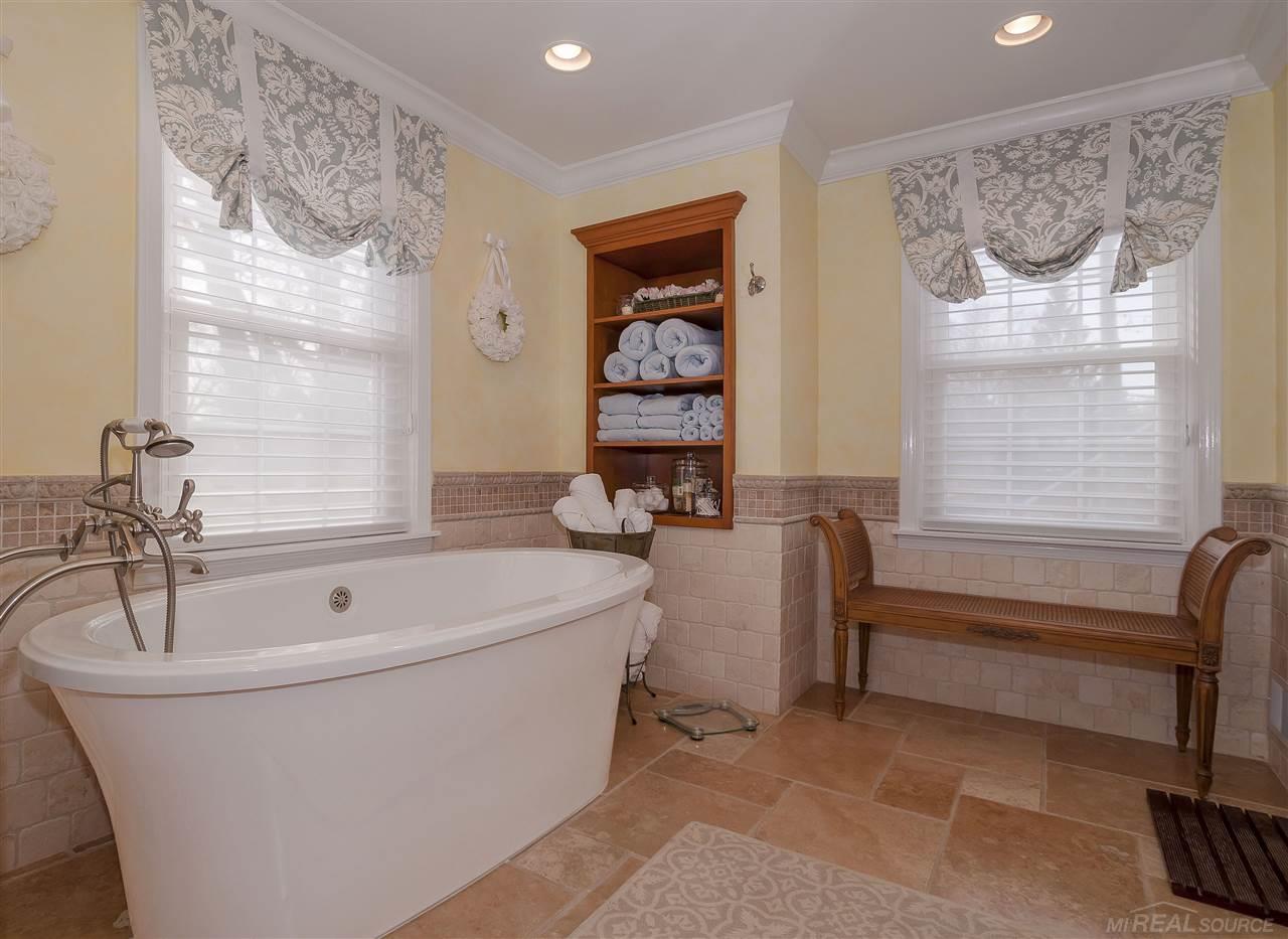 1652 Hawthorne Road Grosse Pointe Woods, MI 48236 - Photo 31 of 55