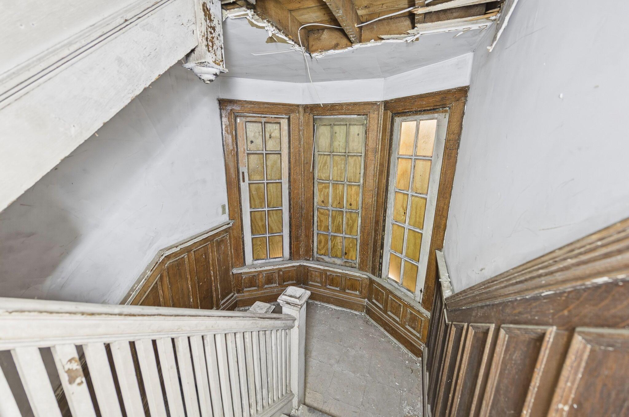 1703 Bryden Road Columbus, OH 43205 - Photo 18 of 63 stairwell