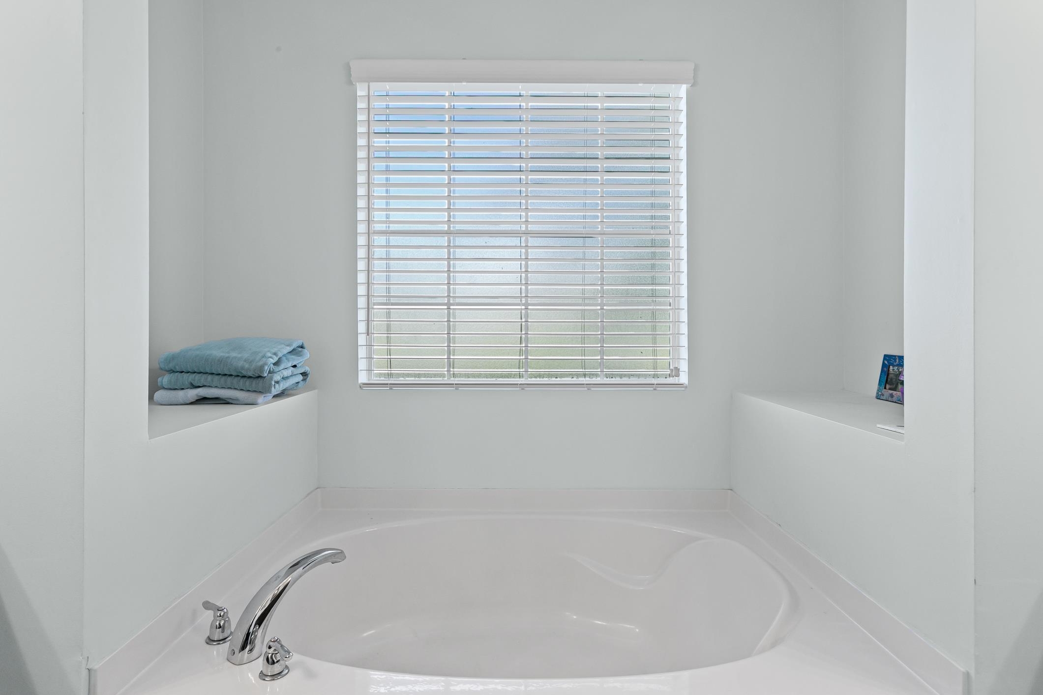 2724 North Portofino Road St. Augustine, FL 32092 - Photo 43 of 86 Full bathroom featuring a garden tub