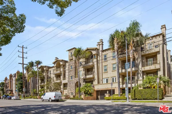 $899,000 | 10715 Camarillo Street, Unit 307, North Hollywood, CA 91602