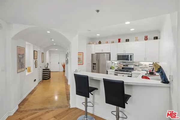 $899,000 | 10715 Camarillo Street, Unit 307, North Hollywood, CA 91602